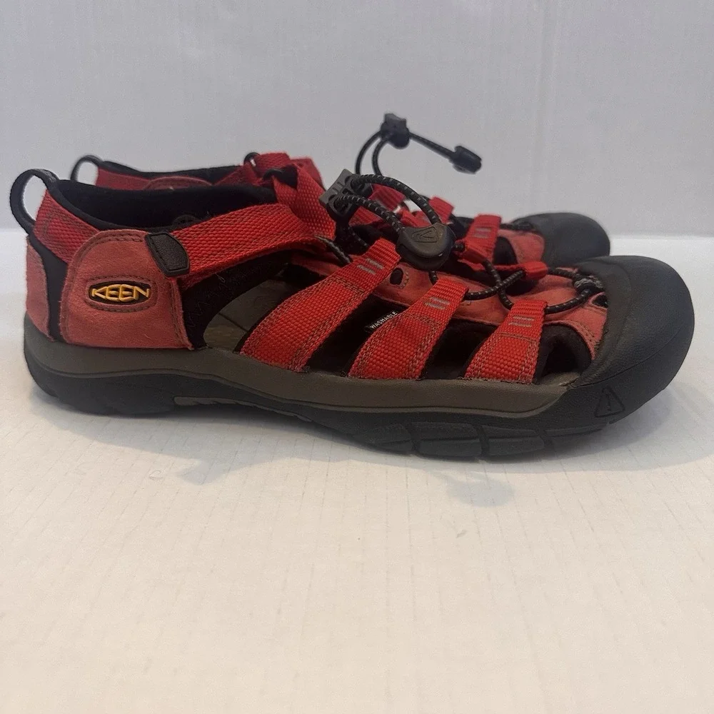 KEEN Newport H2 Sandal Red Big Kids Size 7Y EU 39 Men Women Water Shoes Outdoor